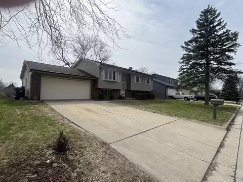 Exterior - 109 Suelynn Dr, Normal, IL 61761 photo 2 of 10
