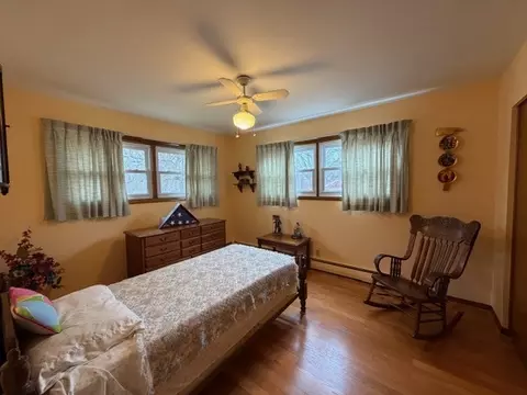 Bedroom - 5563 Stone Rd, Clinton, IL 61727 photo 4 of 4