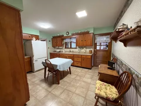 Kitchen - 5563 Stone Rd, Clinton, IL 61727 photo 4 of 4