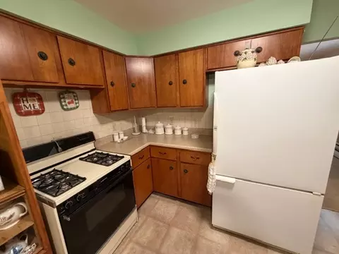 Kitchen - 5563 Stone Rd, Clinton, IL 61727 photo 3 of 4