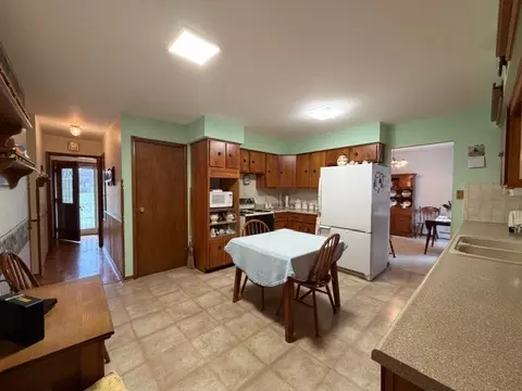Kitchen - 5563 Stone Rd, Clinton, IL 61727 photo 2 of 4