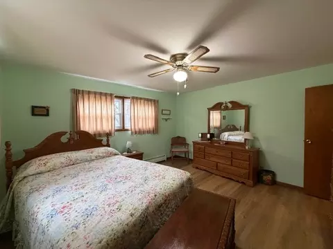 Bedroom - 5563 Stone Rd, Clinton, IL 61727 photo 3 of 4