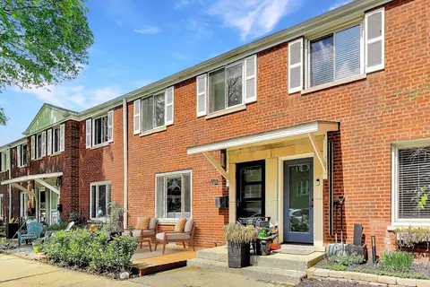 1702 W Belle Plaine Ave, Chicago, IL 60613