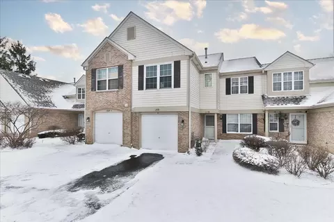 1719 Autumn Ave #B, Schaumburg, IL 60193