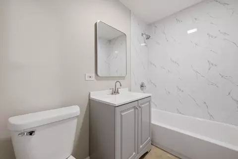 Bath - 5809 S Sangamon St, Chicago, IL 60621 photo 2 of 2