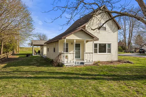 506 E State St, Mahomet, IL 61853