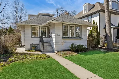 574 Orchard Ln, Winnetka, IL 60093