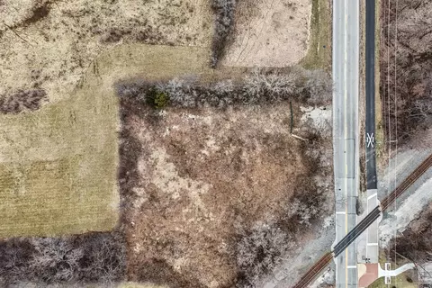 8 W Lockport St, Plainfield, IL 60544