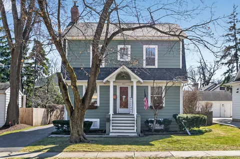 323 Hawthorne Blvd, Glen Ellyn, IL 60137