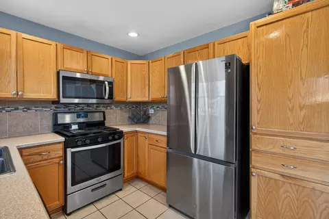 Kitchen - 14 Devonshire Cir, Elgin, IL 60123 photo 4 of 4