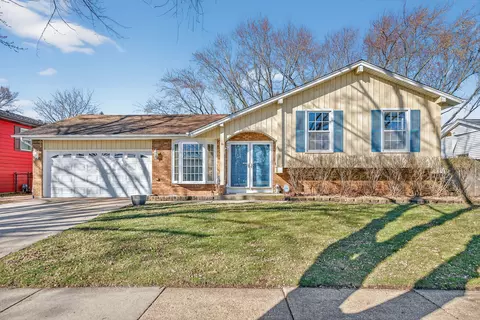 14 Devonshire Cir, Elgin, IL 60123