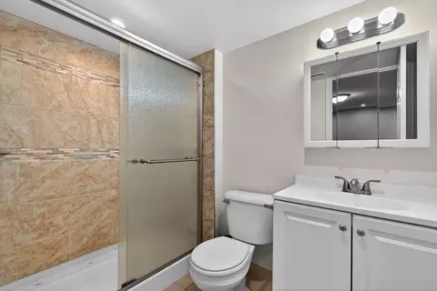 Bath - 14 Devonshire Cir, Elgin, IL 60123 photo 2 of 2