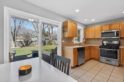 Kitchen - 14 Devonshire Cir, Elgin, IL 60123 photo 1 of 4