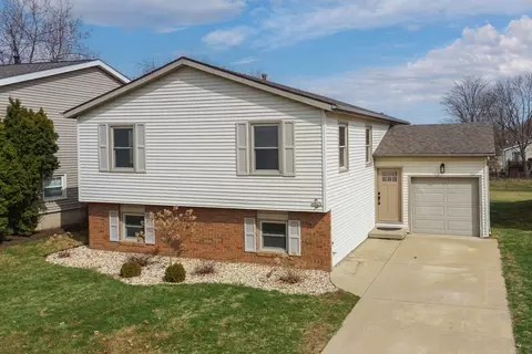 4 Carraway Ct, Bloomington, IL 61704
