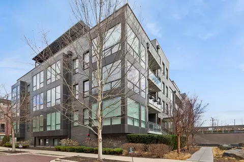 2643 N Hermitage Ave #202, Chicago, IL 60614
