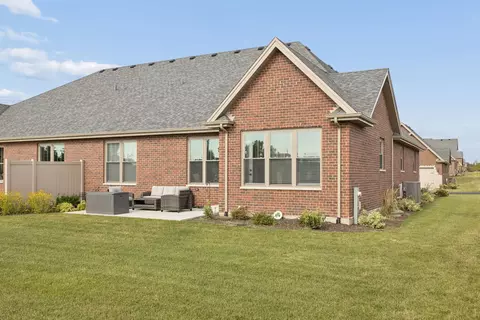 Exterior - 8801 Willow Ln, Mokena, IL 60448 photo 3 of 4