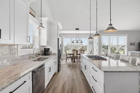 Kitchen - 8801 Willow Ln, Mokena, IL 60448 photo 3 of 4