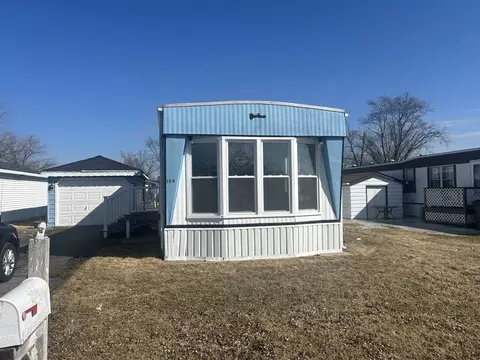 108 Flamingo Dr, Beecher, IL 60401