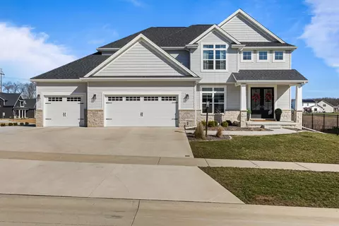 1306 Ravenwood Dr, Mahomet, IL 61853