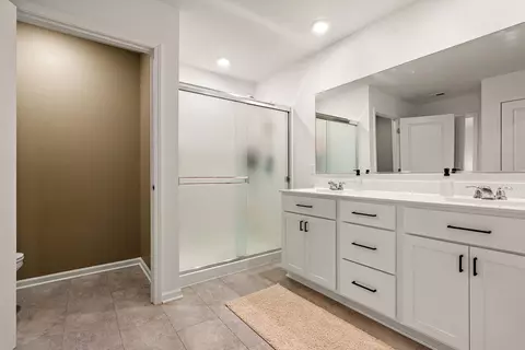 Bath - 10550 Azalea Dr, Crown Point, IN 46307 photo 2 of 3