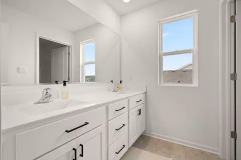 Bath - 10550 Azalea Dr, Crown Point, IN 46307 photo 3 of 3
