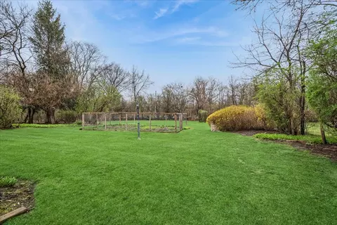 609 Forest Edge Ln, Des Plaines, IL 60016 photo 11