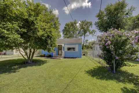 525 E Hickory St, Watseka, IL 60970