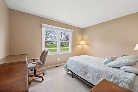 Bedroom - 1013 Hampton Ct, Mchenry, IL 60050 photo 2 of 2