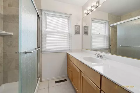 Bath - 1013 Hampton Ct, Mchenry, IL 60050 photo 1 of 1