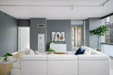 Living - 8 E Randolph St #1208, Chicago, IL 60601 photo 4 of 4