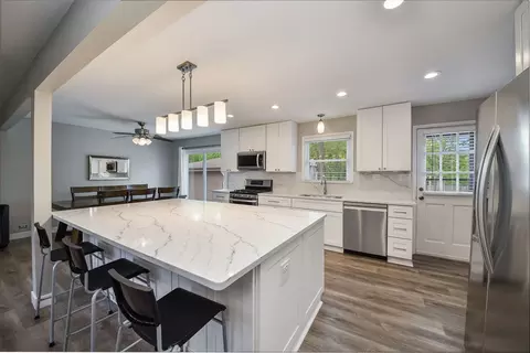 Kitchen - 7604 Eleanor Pl, Willowbrook, IL 60527 photo 3 of 4