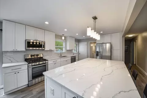 Kitchen - 7604 Eleanor Pl, Willowbrook, IL 60527 photo 4 of 4