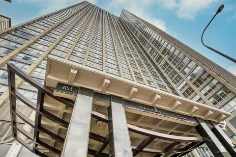 655 W Irving Park Rd #5315, Chicago, IL 60613