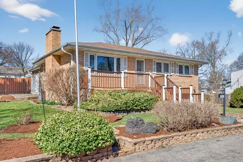 3911 Eastway Dr, Island Lake, IL 60042