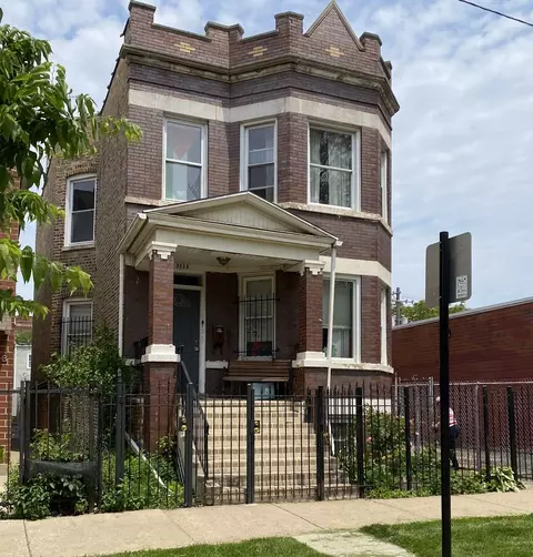 3330 W Evergreen Ave, Chicago, IL 60651