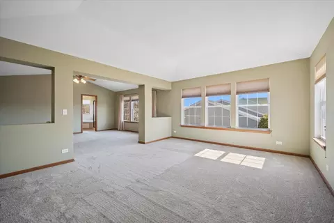Living - 3004 Crossfire Trl, Elgin, IL 60124 photo 4 of 5
