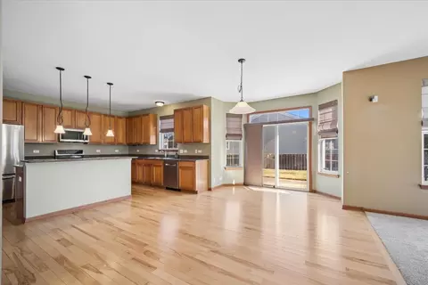 Living - 3004 Crossfire Trl, Elgin, IL 60124 photo 3 of 5
