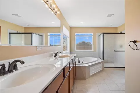 Bath - 3004 Crossfire Trl, Elgin, IL 60124 photo 1 of 2