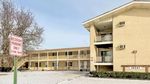 14547 Keystone Ave #12, Midlothian, IL 60445