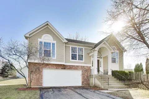 2014 Aspen Dr, Woodstock, IL 60098