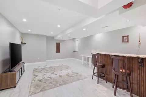 Other - 829 Linden Cir, Hoffman Estates, IL 60169 photo 6 of 9