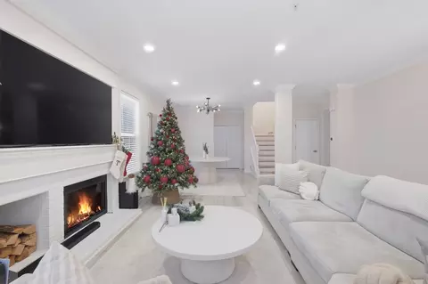 Other - 829 Linden Cir, Hoffman Estates, IL 60169 photo 2 of 9