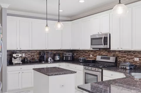 Kitchen - 829 Linden Cir, Hoffman Estates, IL 60169 photo 4 of 4