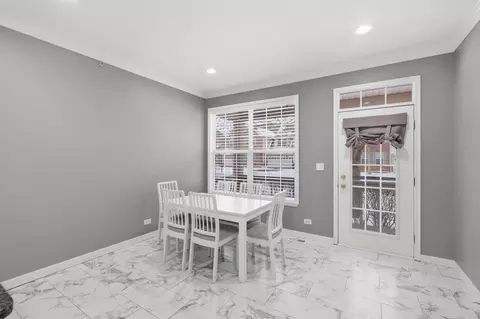 Dining - 829 Linden Cir, Hoffman Estates, IL 60169 photo 3 of 3