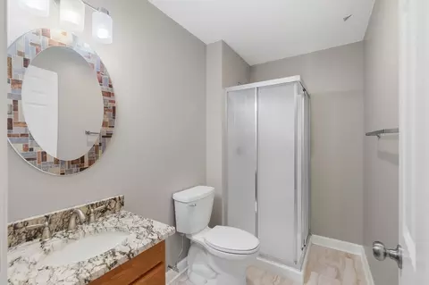 Bath - 829 Linden Cir, Hoffman Estates, IL 60169 photo 5 of 5