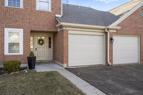 52 Brookston Dr #D2, Schaumburg, IL 60193