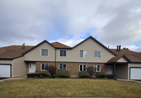1506 Kennicott Ct #1506, Sycamore, IL 60178