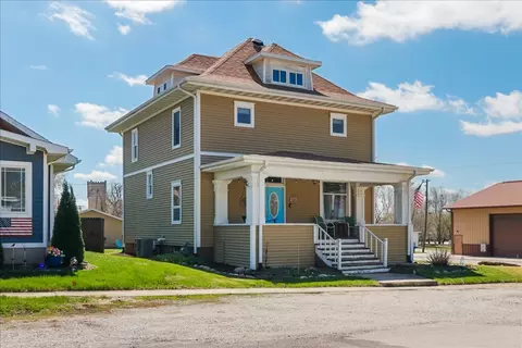 302 E Main St, Colfax, IL 61728
