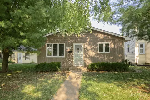 2923 Ezra Ave N, Zion, IL 60099