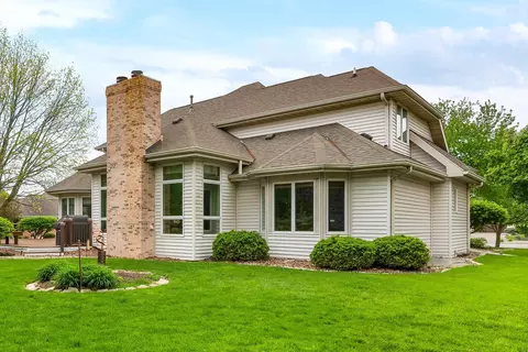 Exterior - 2109 Hackberry Rd, Bloomington, IL 61704 photo 7 of 9